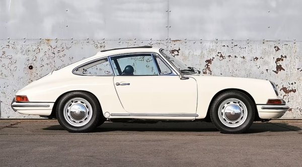 Средна стойност днес: 32 000 до 108 000 евро

Когато 912 пристигна в средата на шейсетте години, Porsche го "настани" между 356 и 911. Въпреки че споделяше външния вид, качеството на изработката и комфорта на 911, беше много по-евтино да се купи и  използва. Най-вече благодарение на своя четирицилиндров двигател, взет от 356.

Днес 912 става все по-търсен не само заради голямата си стойност, но защото е едновременно динамичен и използваем, с по-лесно управление и производителност в сравнение с 911. 
Цените остават стабилни, не се очаква драстично покачване. UK Hagerty Price Guide оценява отличните екземпляри с ляв волан на около 70 000 евро, а тези с десен летят нагоре.

Джон обяснява "С Porsche 912 получавате ранното изживяване на 911 за малка част от цената. С изключение на много ранните бройки, по-голямата част от колата е идентична с шестцилиндровия си брат, споделяйки същия интериор, каросерия, окачване и електричество, само двигателят е различен".